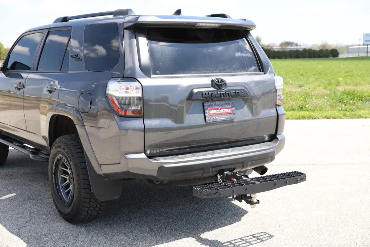 GEN-Y Hitch Phantom Heavy-Duty Serrated XL Step