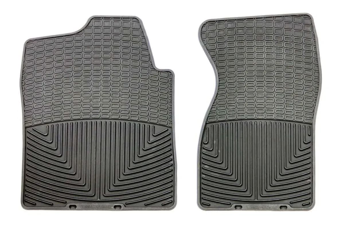 2002 - 2006 Cadillac Escalade Black Front Rubber Mats / 2004 - 2007 Classic Chevrolet Silverado Crew Cab 2500HD/3500HD Black Front Rubber Mats No fit: 2007 new body style / 2004 - 2007 Classic Chevrolet Silverado Crew Cab 1500 Black Front Rubber Ma