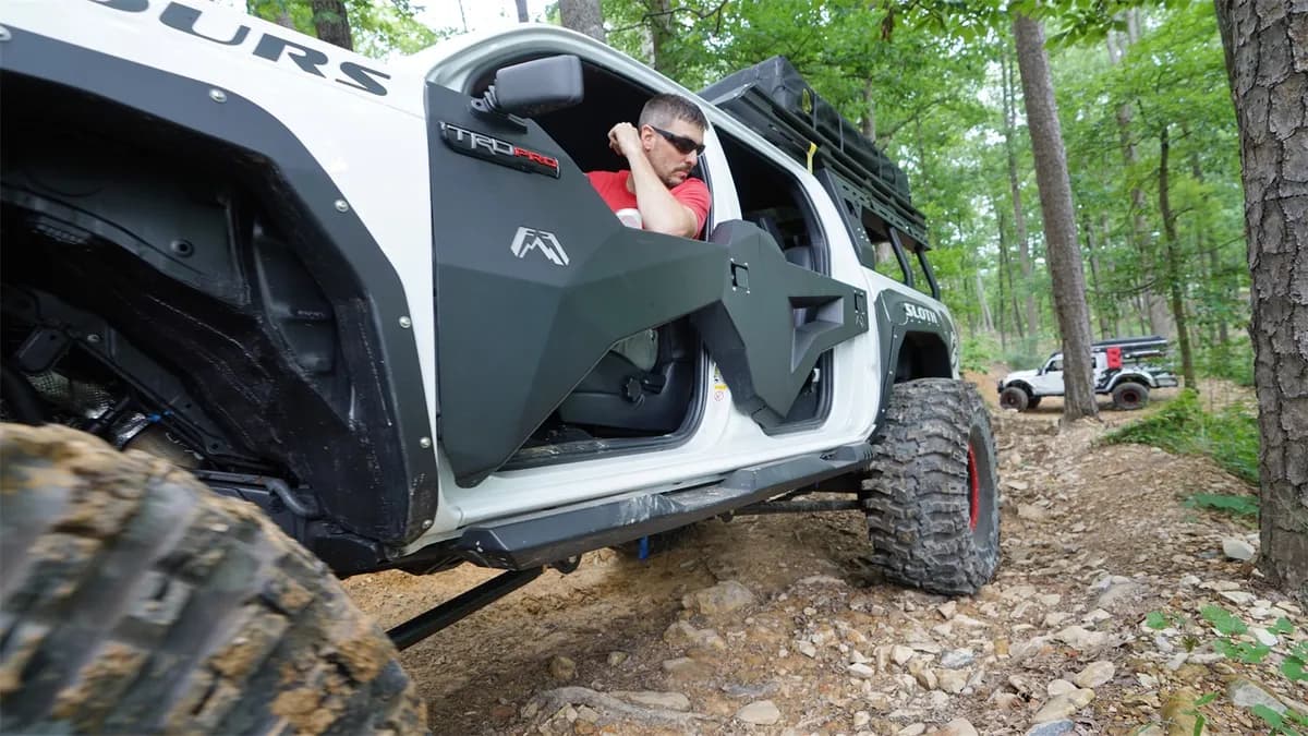 99-04 F250 F350 Fab Fours Elite Front Bumper w Full Grille Guard