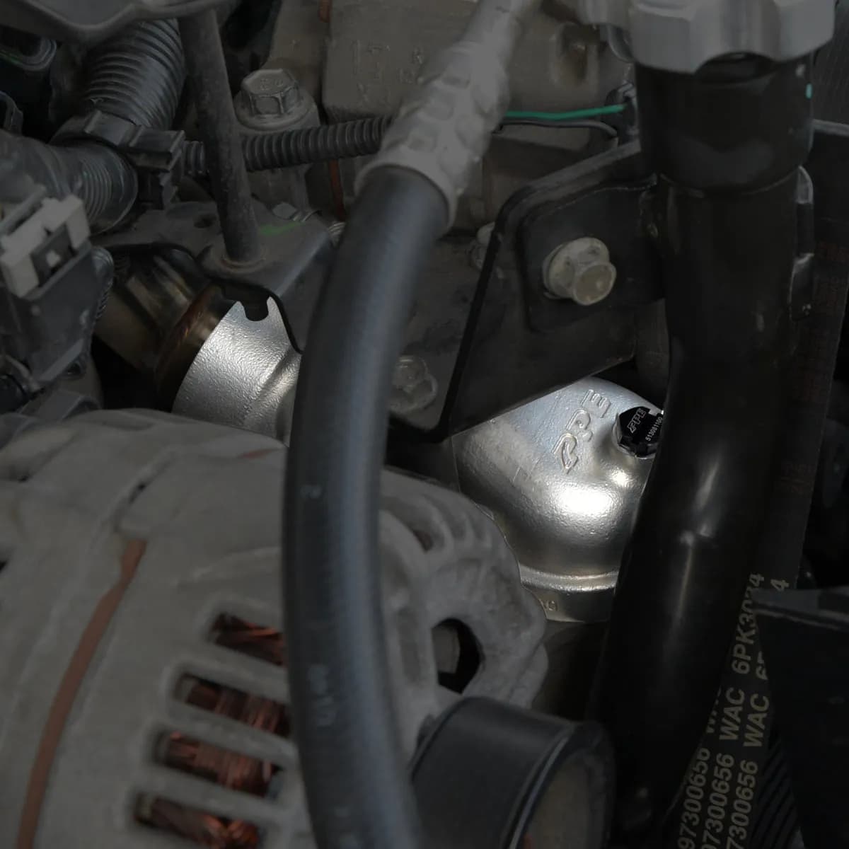 2004-2010 gm 6.6l Duramax Thermostat Housing Cover Lly Lbz Lmm Raw