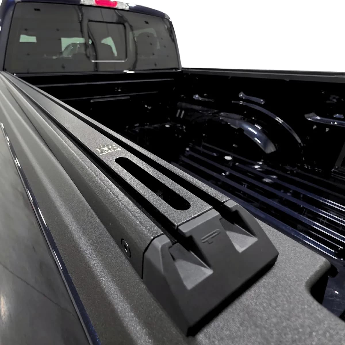19c RAM 1500 5.7ft Bed T Slot Bed Cap