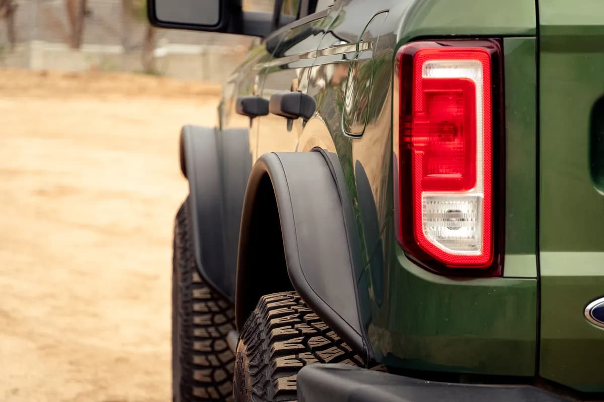 21c Bronco(Ex Raptor/Everglades)tube Fender Flares Black