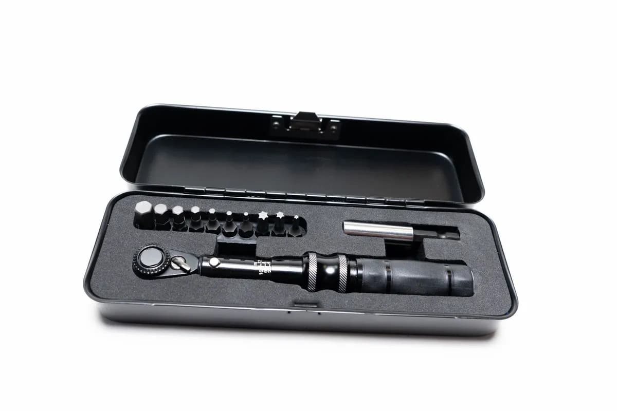 Medium Foldling Torque Wrench Set (10 Bits & Extended nm Settings 212)