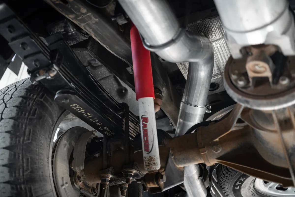 20-Up Silverado/Sierra 2500/3500 Armor BLK Black Coated Aluminized Steel 4 Inch Filter Back Single Side Exit Exhaust System MBRP