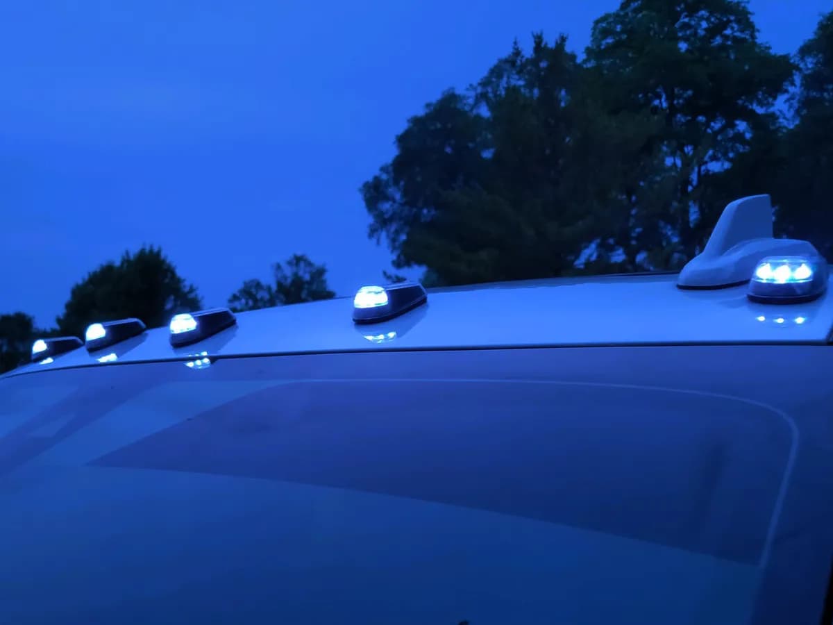 Jeep Cherokee White LED Lopro Wireless Solar-Powered Truck Cab Light 5-Piece Roof System - no Drilling, no Holes, no Wiring