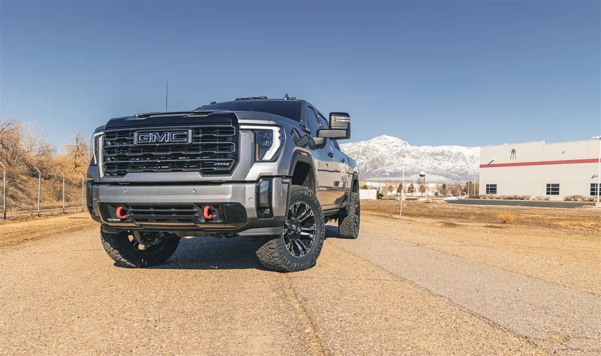 3'' SST2.1 Lift Kit With Fabricated Control Arms And Falcon 2.1 Shocks- GM Silverado / Sierra 2500HD/3500HD 2020-2025