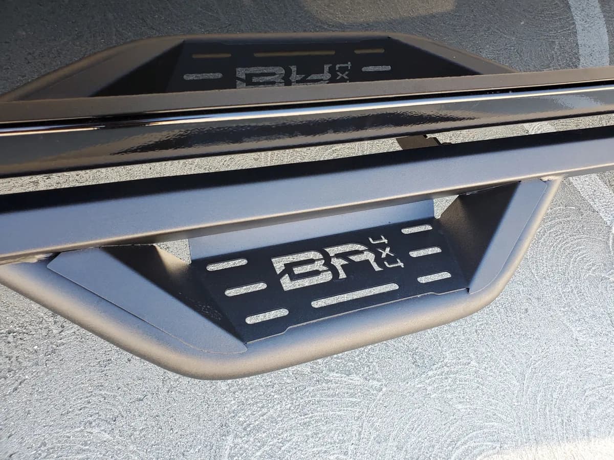 2007-2018 Chevrolet Silverado 1500 Crew Cab/07-19 Silverado 2500/3500 Crew Cab Ambush Side Steps (Incl. Diesel Models With Def Tanks)