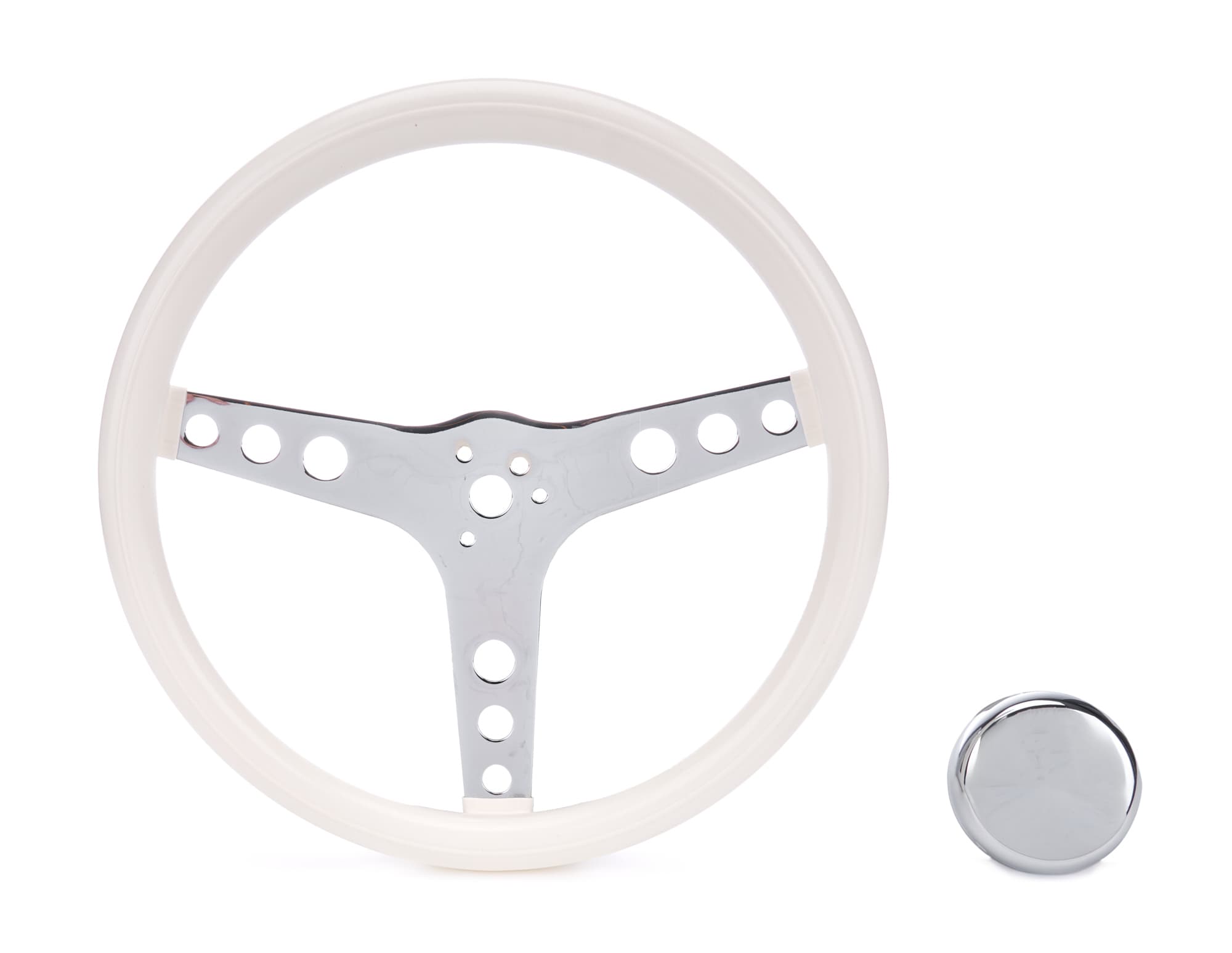 Grant Classic Series Steering Wheel; 13 1/2 in. Diameter; 2 1/2 in. Dish; White Grip; Chrome 3-Spoke Design;