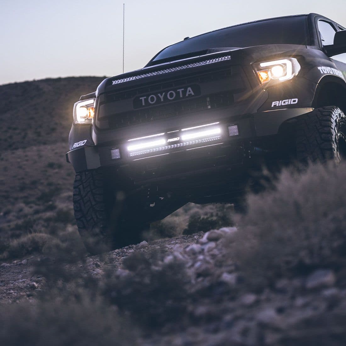 RIGID Industries 930413 SR-Series DOT/SAE J581 30 Inch Dual Function White Auxiliary High Beam LED product image