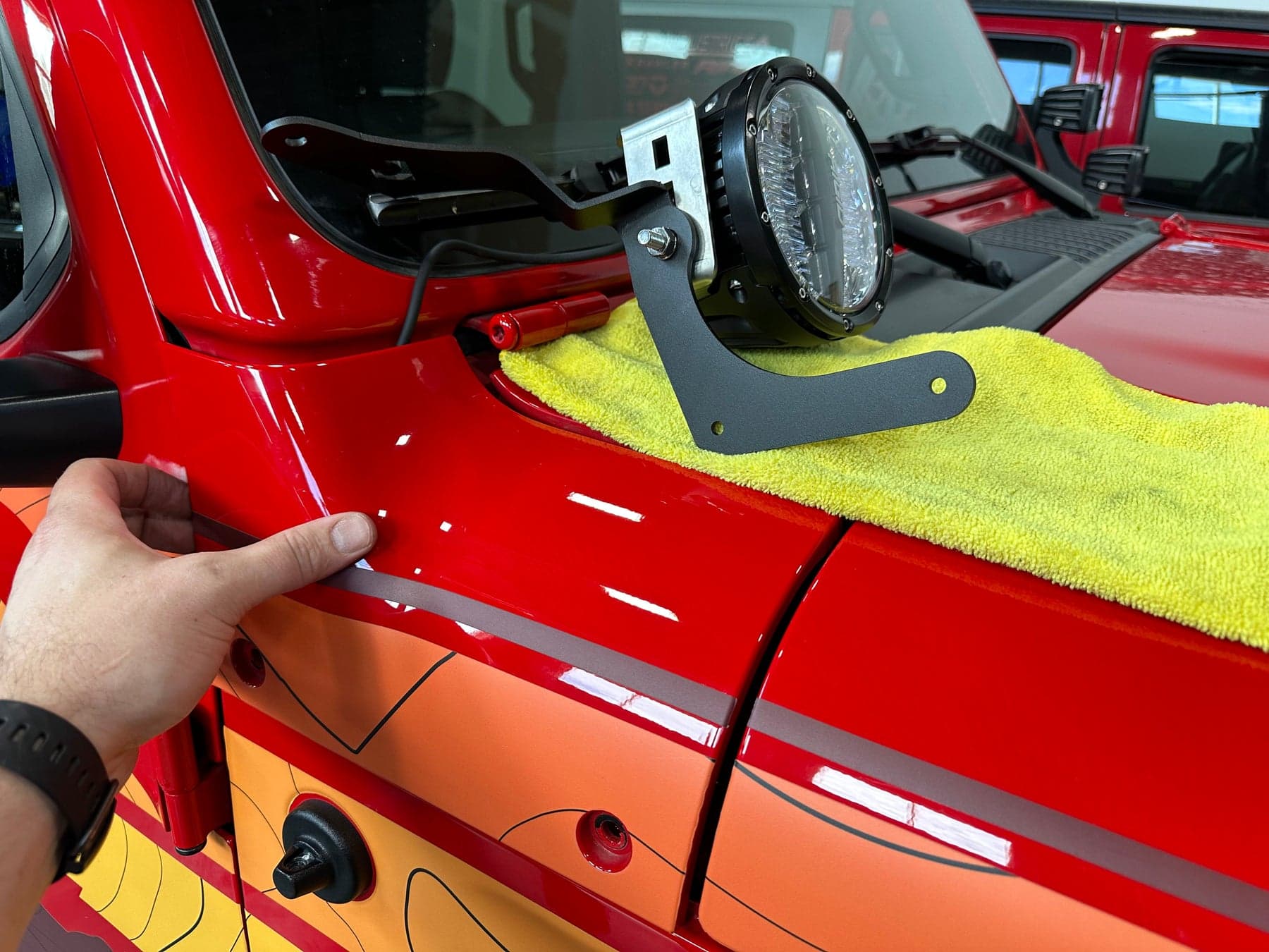 18C WRANGLER/20C GLADIATOR APILLAR SINGLE SURFACE LIGHT MOUNT BLACK product image