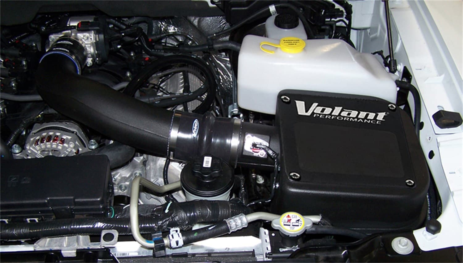 Cold Air Intake Kit; Incl. Closed Filter Box/Air Duct/Pro5 Filter/Connectors/Clamps; product image