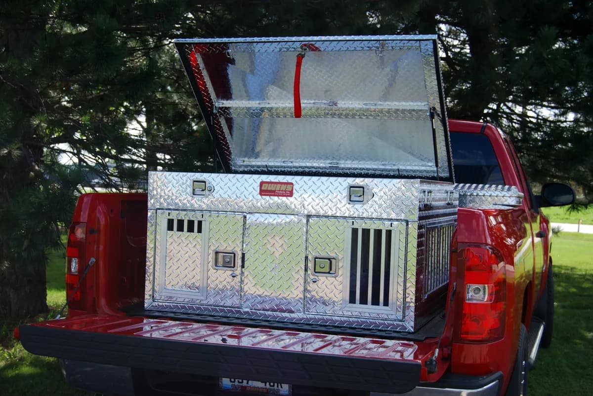 Dog Box Hunter Series Double Compartment with Top Storage / 48 W x 45 D x 26 H / All Seasons Vents / Diamond Tread Aluminum / Owens Products